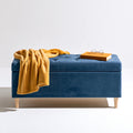 Pouf quadrato in velluto, colore blu